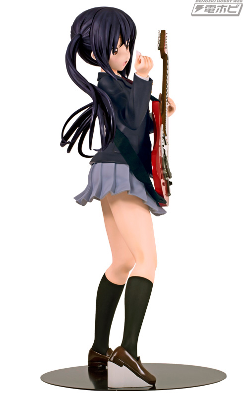 22体限定】『けいおん！』中野梓が等身大フィギュアとなって登場！あず