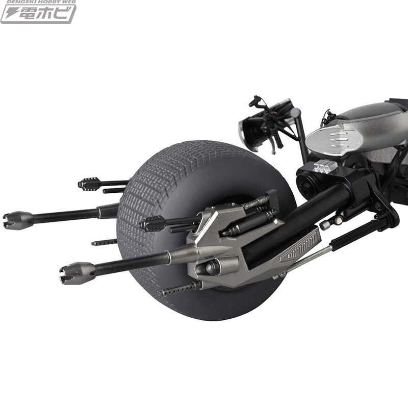 闇の騎士”が駆る最強バイク！「MAFEX BATPOD」はバットマンが搭載可能