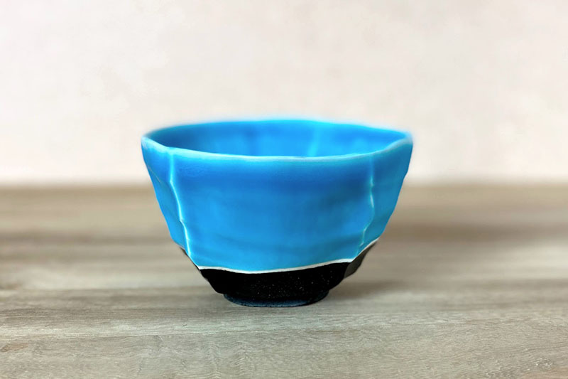 有田焼 朱明窯 藤井朱明 染錦金彩獅子蓋孔雀図沈香壺