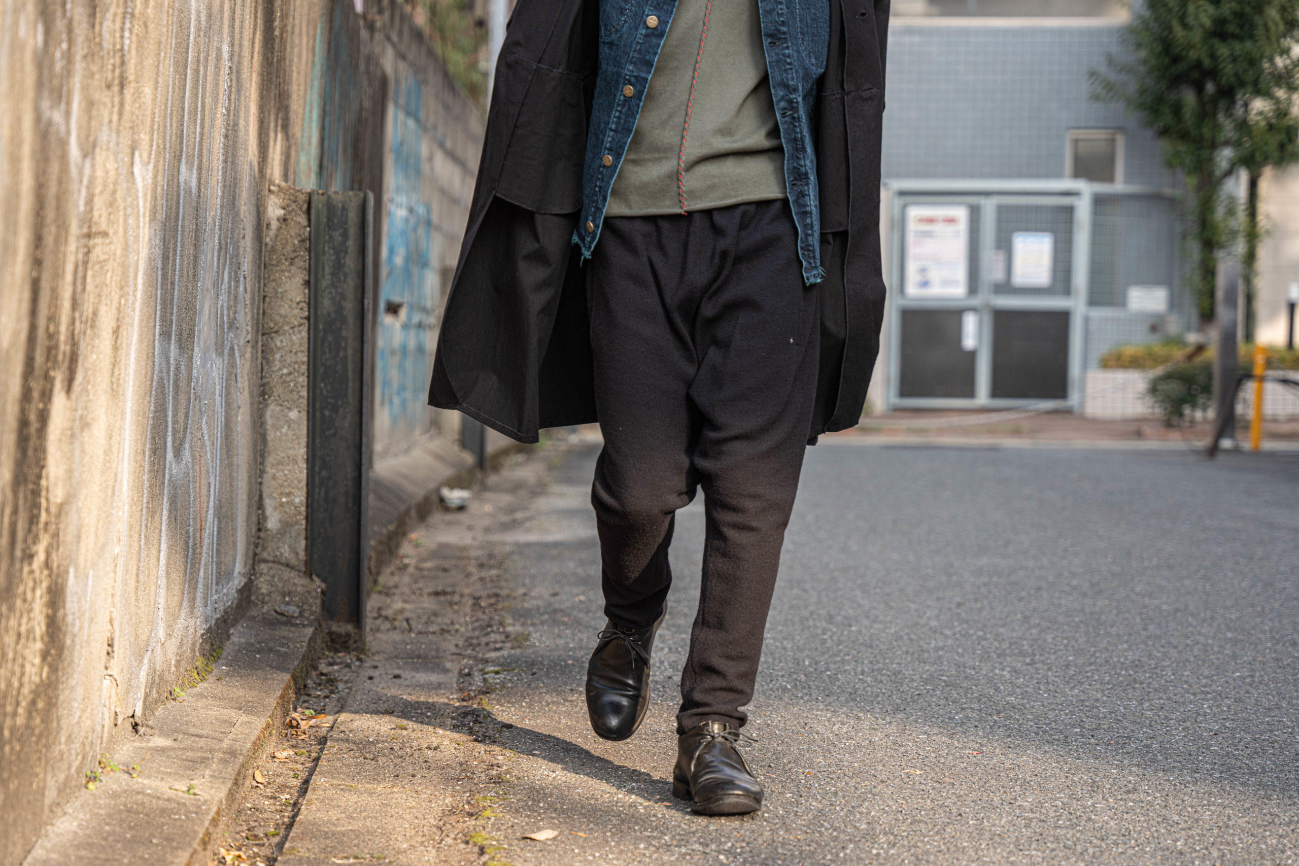 m.a+ ウールジャージサルエルパンツ | HUES 福岡セレクトショップ