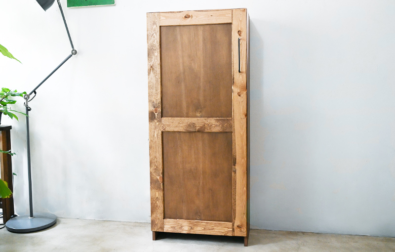 アンティーク調 木製ロッカー｜大型一枚扉・10室収納の無垢材ロッカー