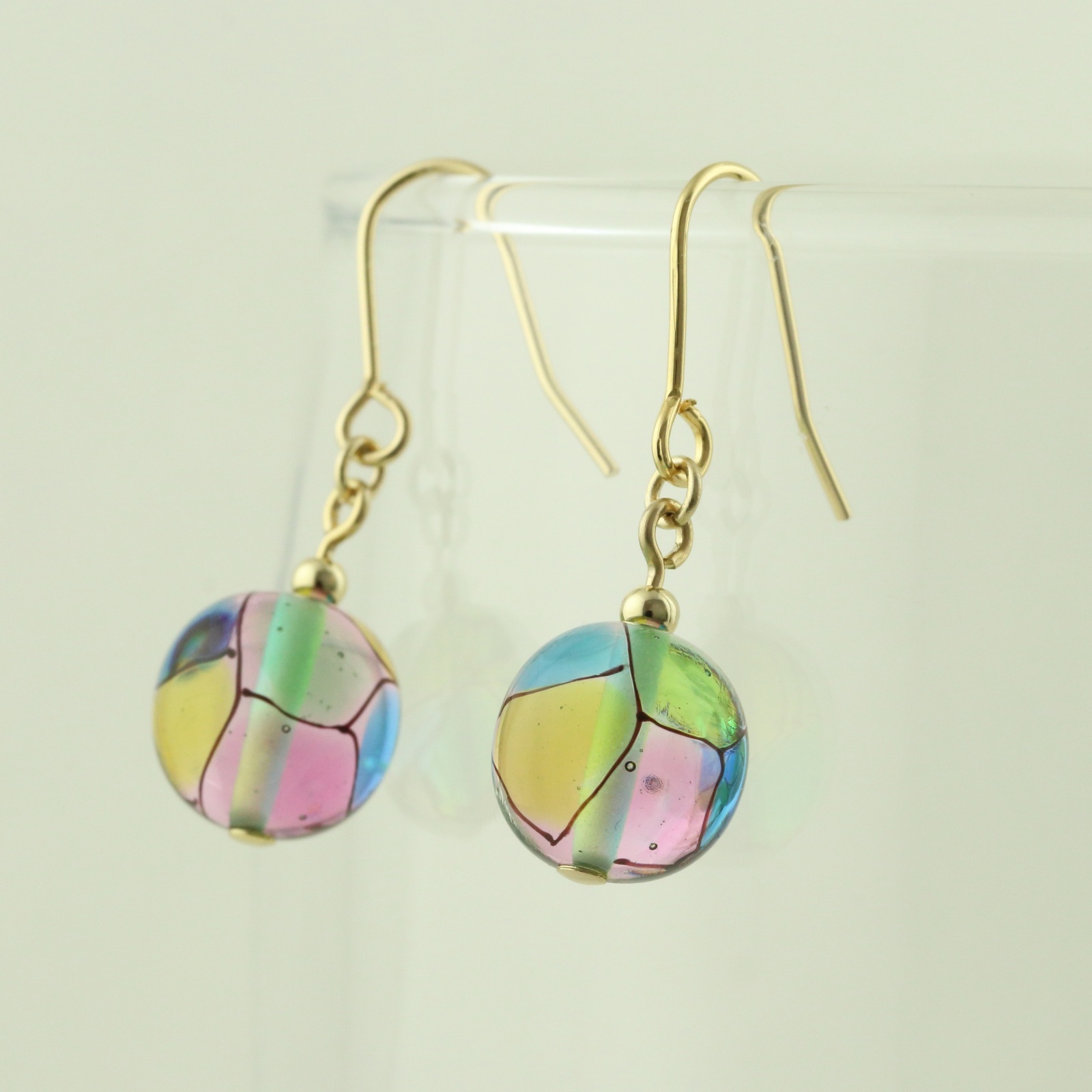 シンプルデザイン！きらめくステンドグラスが選べるピアス009