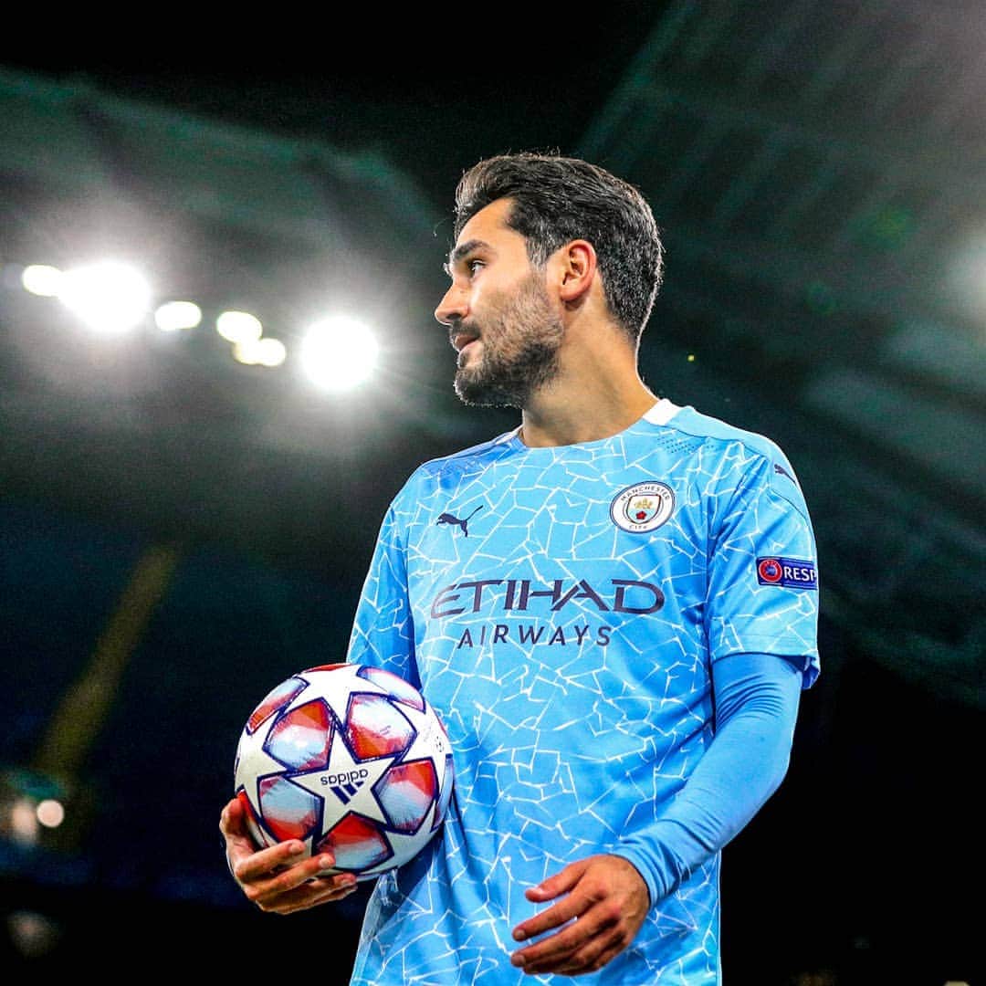 直筆サイン入り写真 イルカイギュンドアン マンチェスターシティFC SA