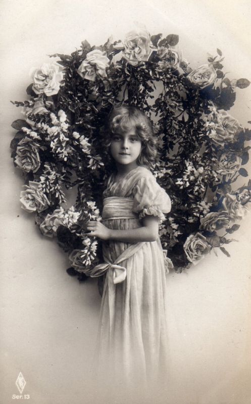 アンティーク ポストカード 薔薇と美しい少女｜