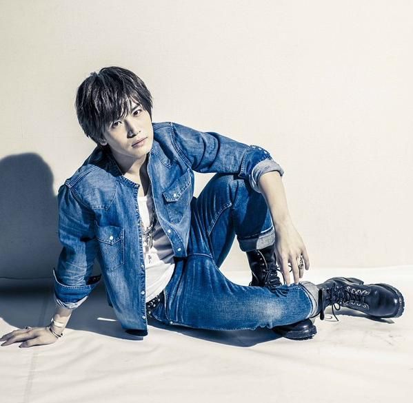 岩田剛典 YWAデニム衣装 背景ありクリアチャーム 【公式通販】