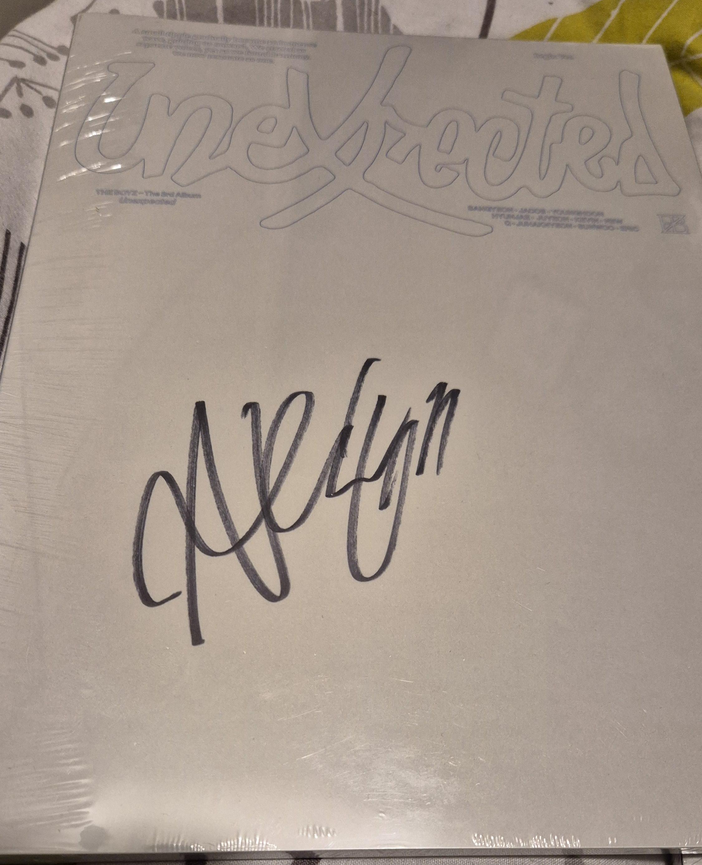 The Boyz - サインの特定を手伝って : r/kpopcollections