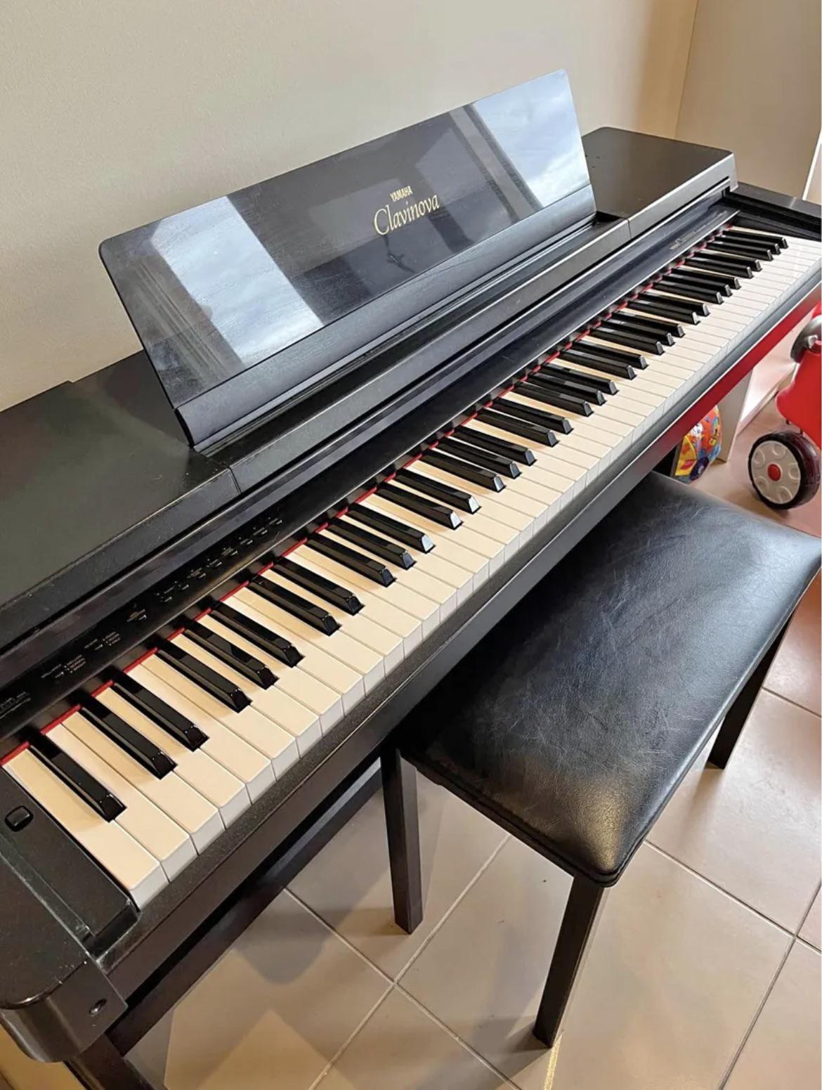 YAMAHA Clavinova CLP-560