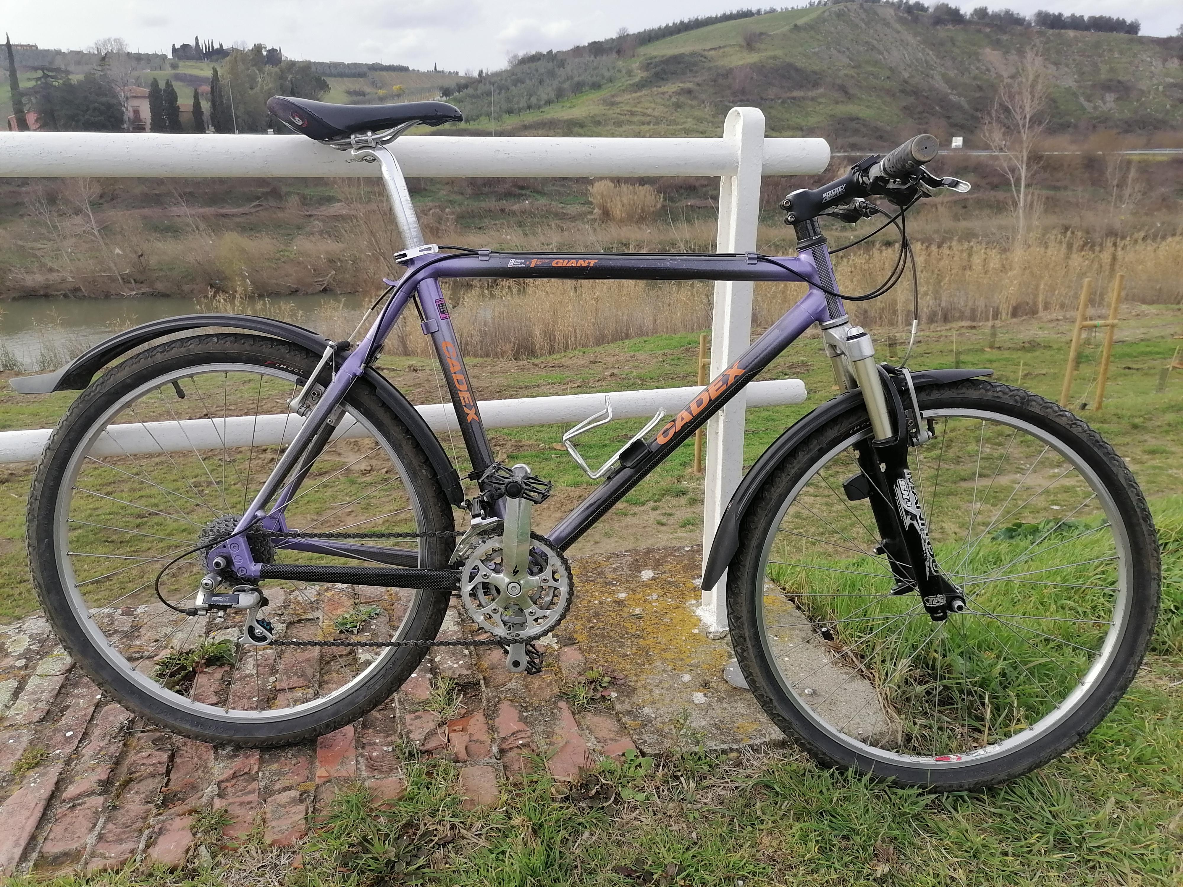 E aí, essa Cadex cfm? Dá pra fazer cicloturismo com ela? Valeu