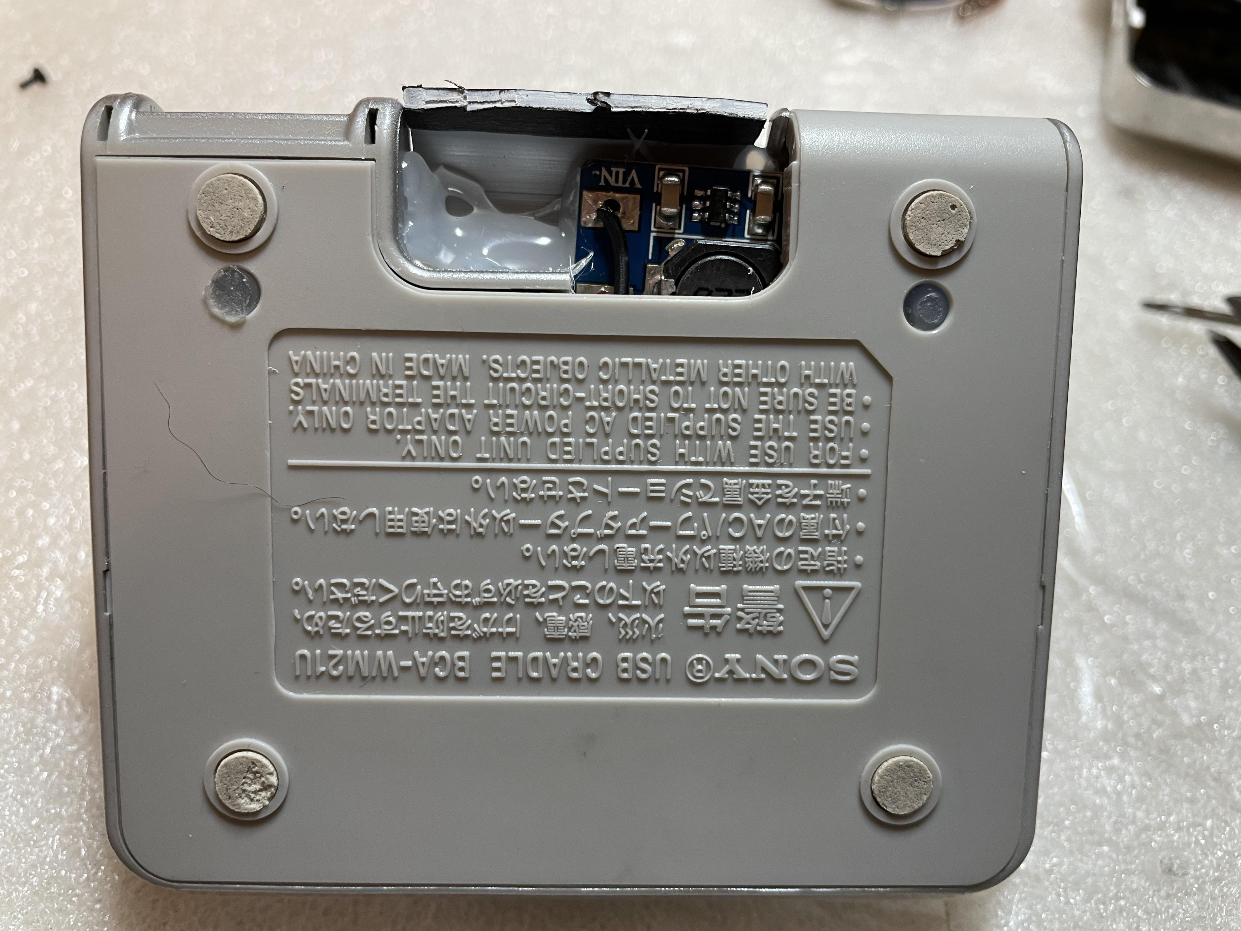 Sony MZ-N10 Docking Station: Charging and Syncing via one USB-C