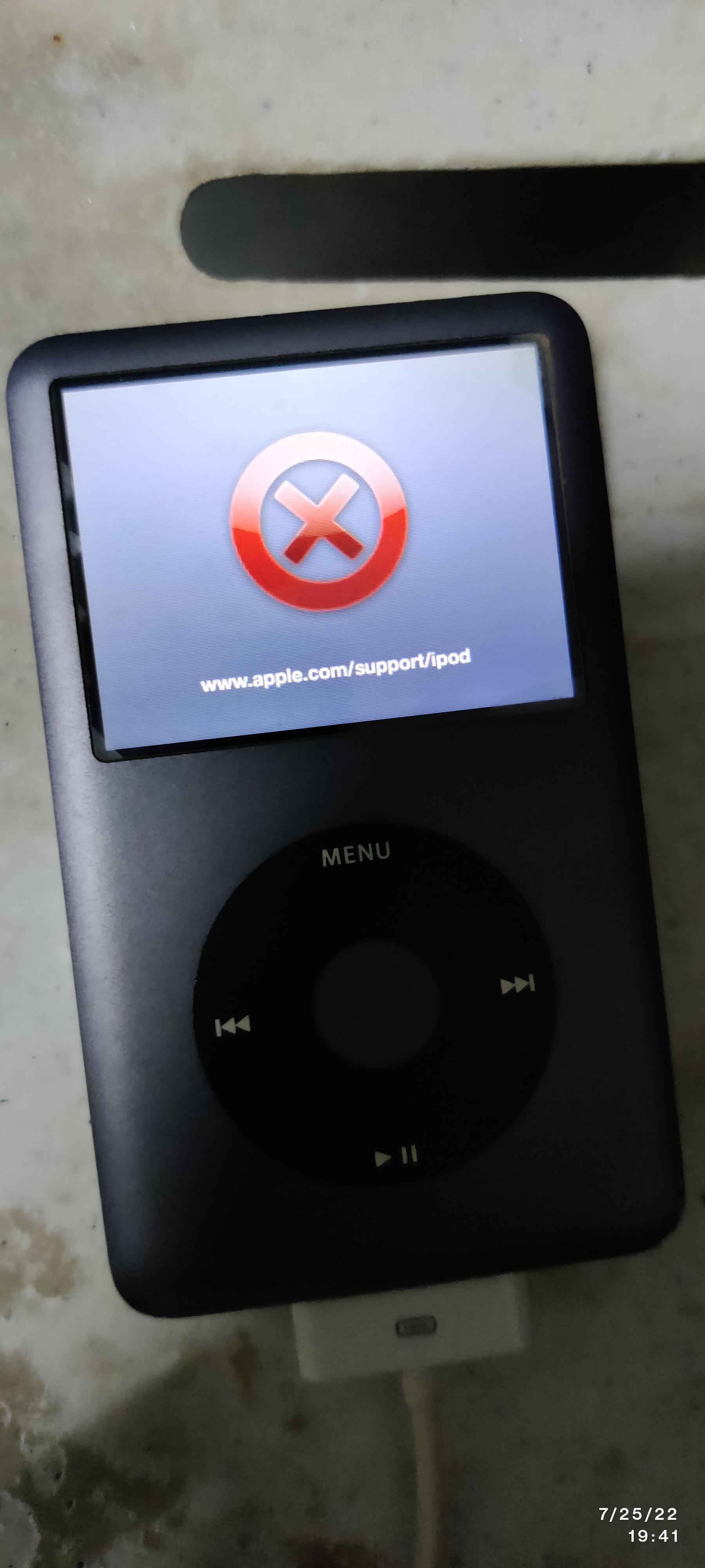 iPod classic がこのエラーを表示して、ちゃんと充電もできないんだ