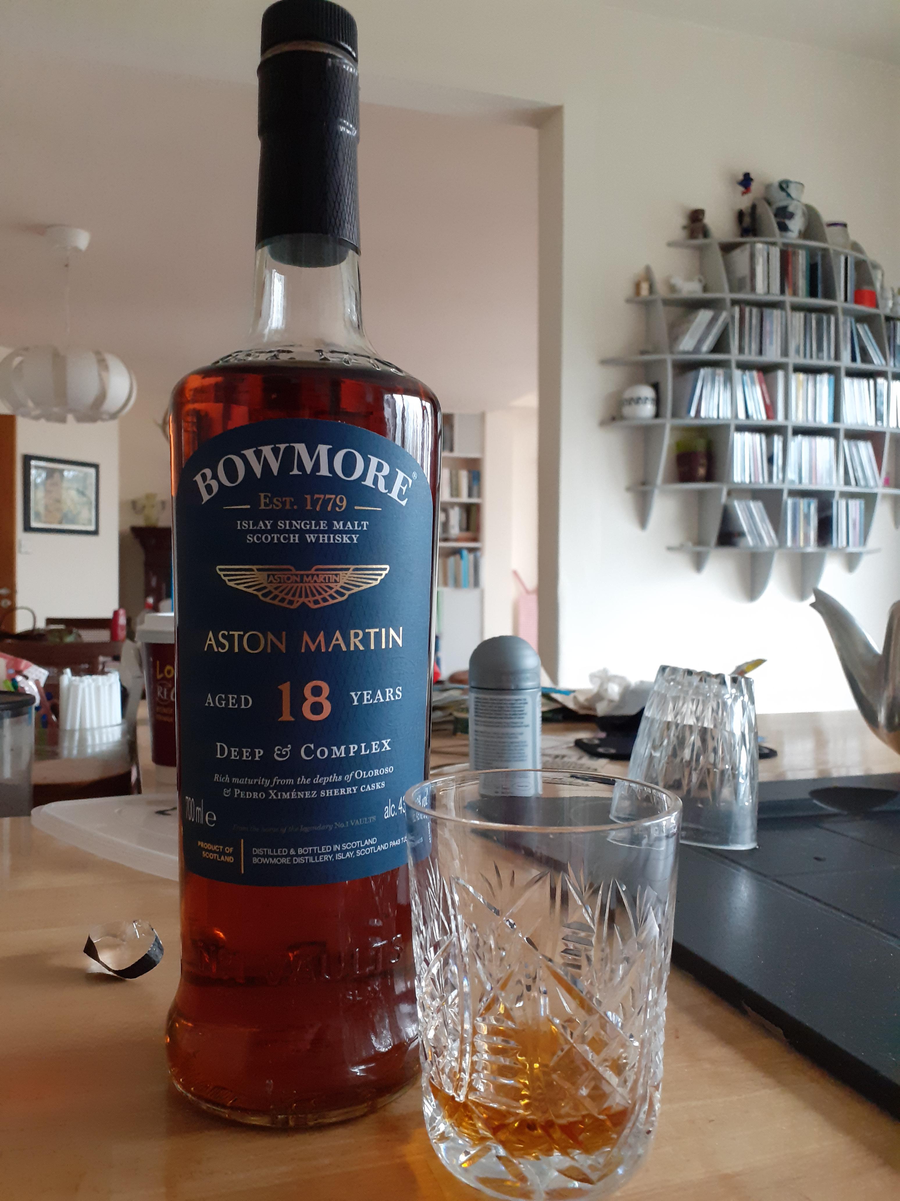 ボウモア 18 アストンマーティン (レビュー) : r/Scotch