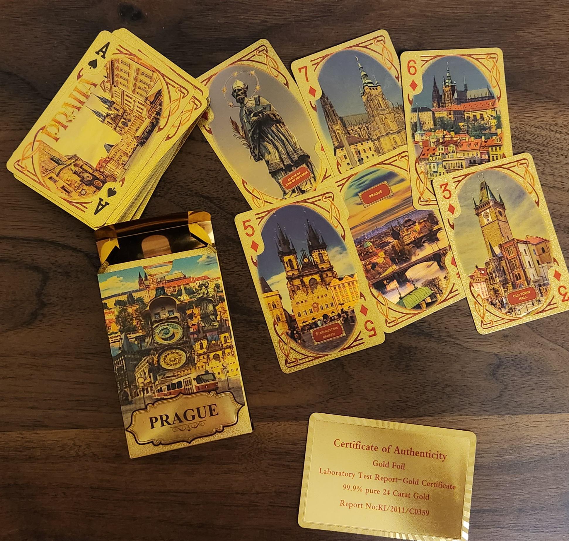 このプラハのお土産トランプは、99.9%純粋な24カラット[原文ママ]金で