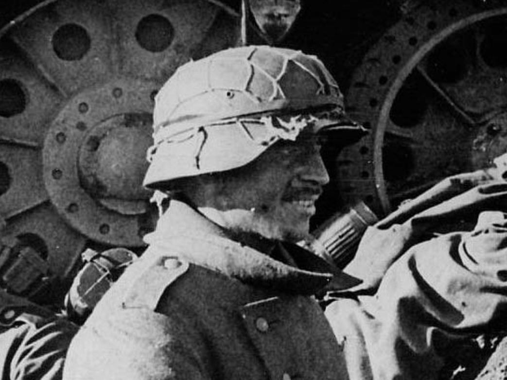 ドイツ軍の兵隊さんがシュタールヘルムにかぶってたバンドって、何だっ