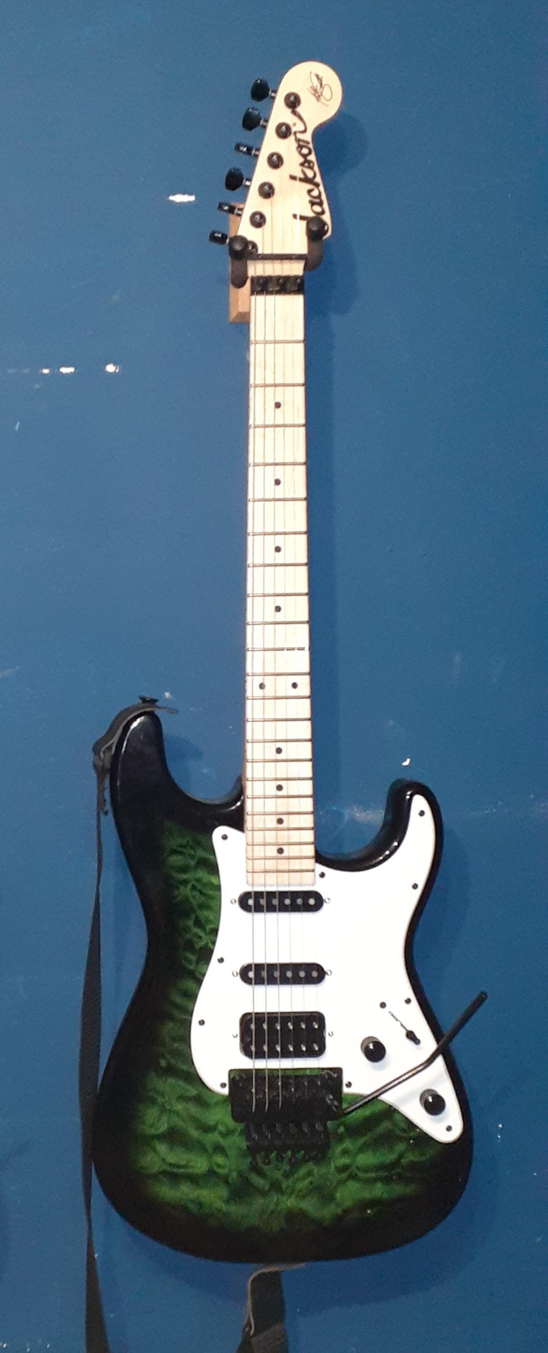 Got myself the Adrian Smith SDXQ the other day! 🤘🤘 : r/ironmaiden