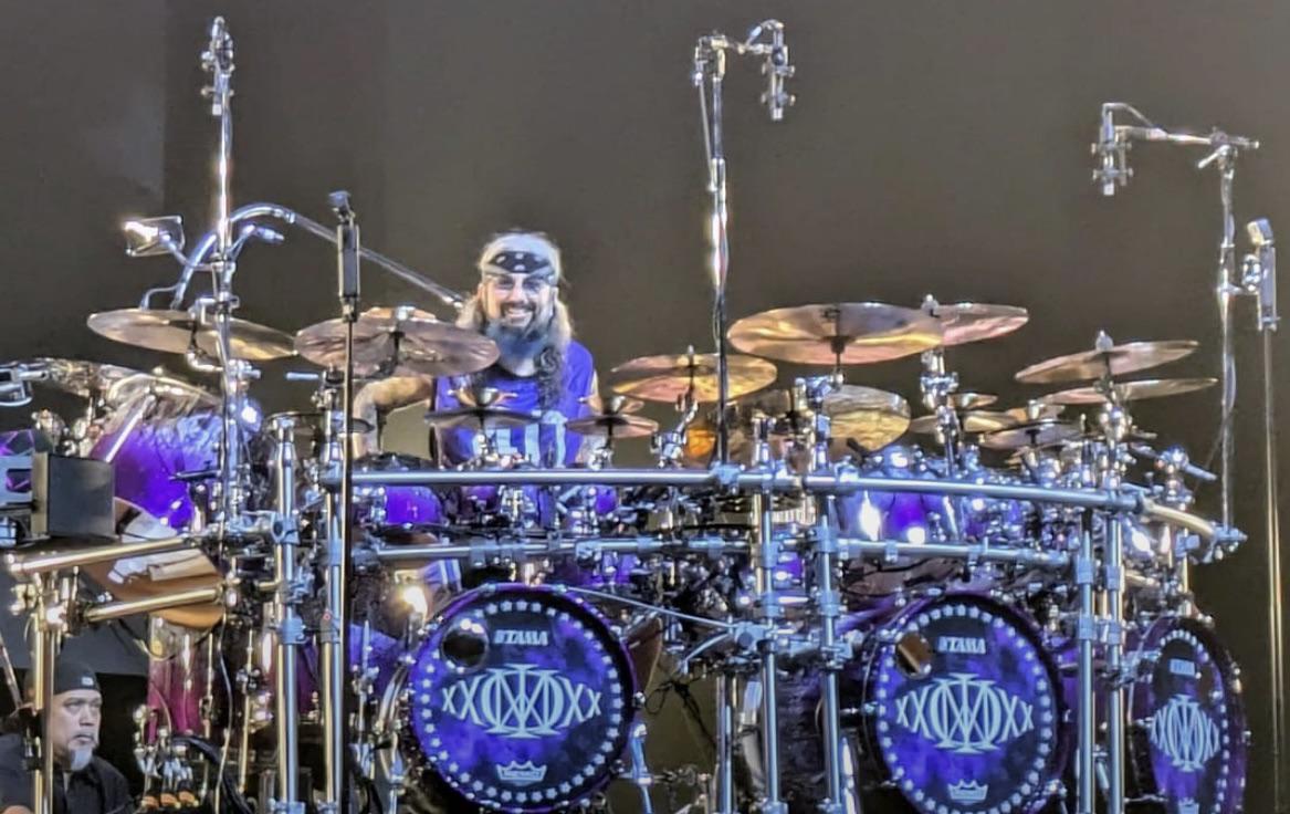 マイク・ポートノイは、彼の新しいツアーキットにまだ名前を付けてい