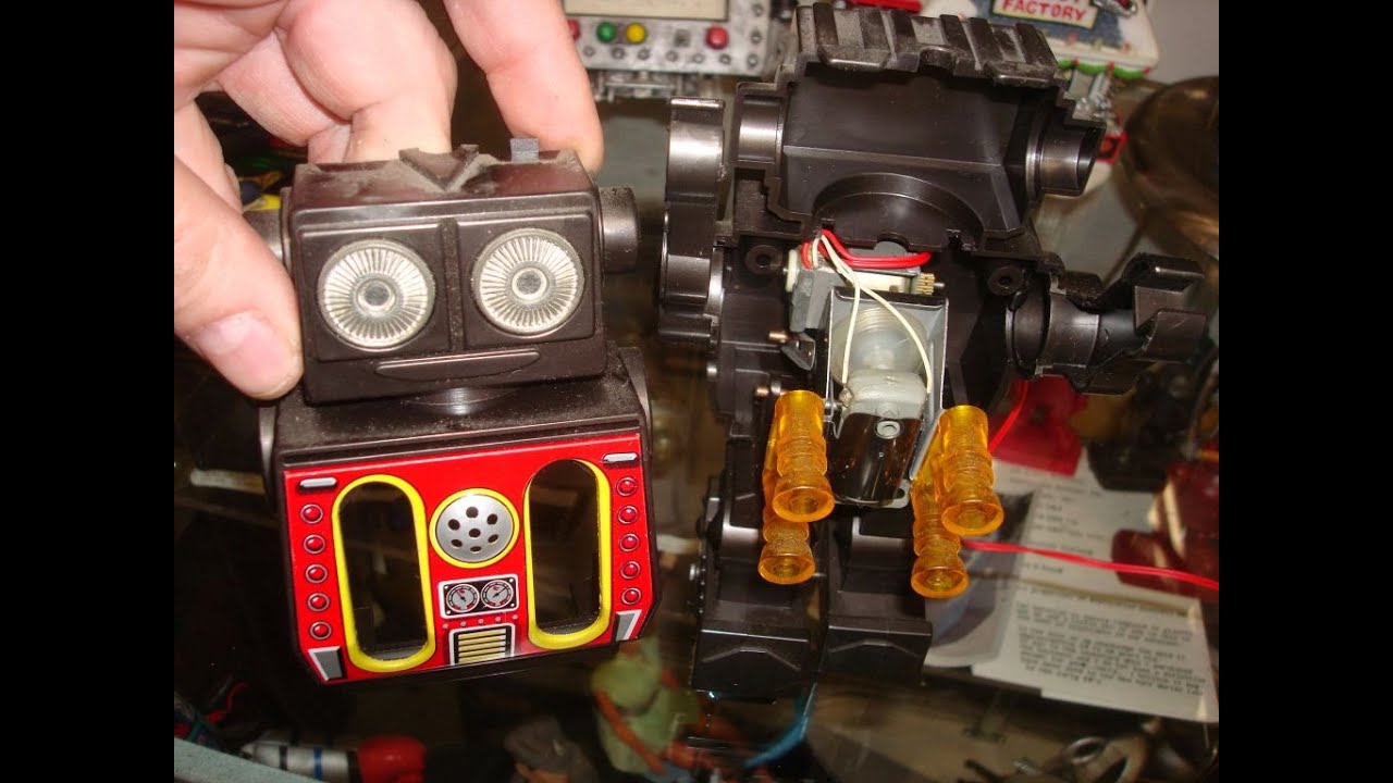 1977 Super Space Attacker robot. Made in Japan. Inside and Demo