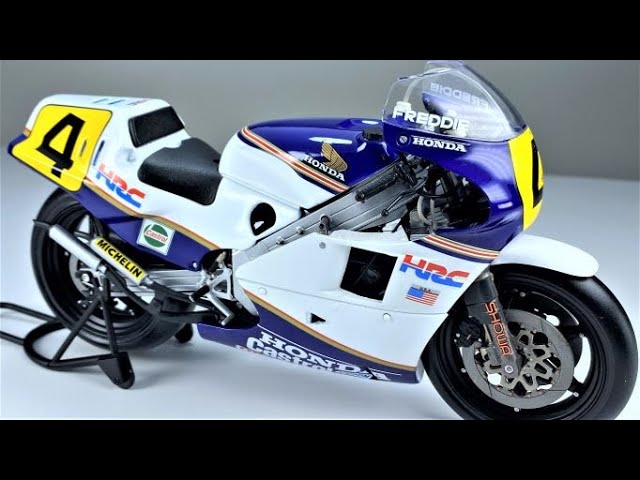 MINICHAMPS 1/12 - HONDA NSR 500 GP 1985 FREDDIE SPENCER - YouTube