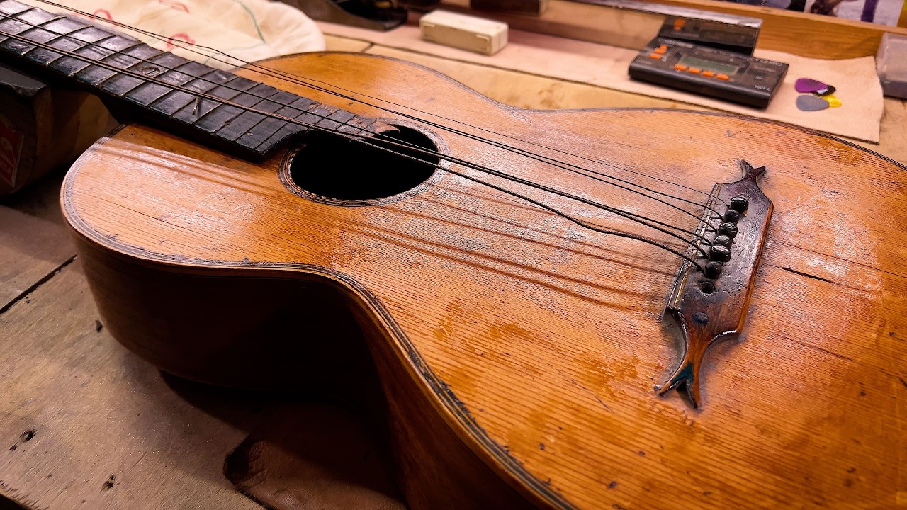 Jagard JG-25 (寺田楽器） ジャガードのギャラガータイプ - YouTube