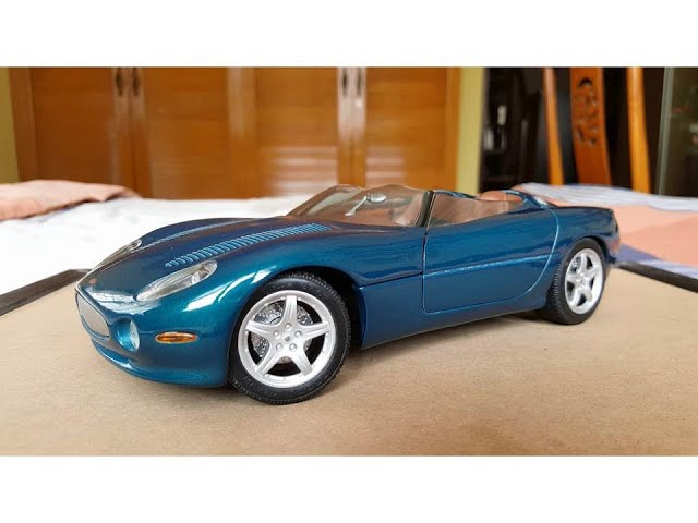 Maisto 1/18 Diecast - Jaguar XK180 - YouTube