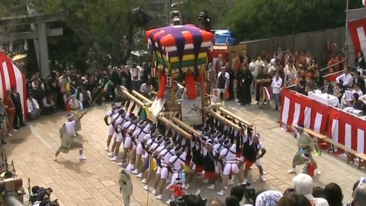 長崎くんち 椛島町 コッコデショ（太鼓山） 諏訪神社2011 - YouTube