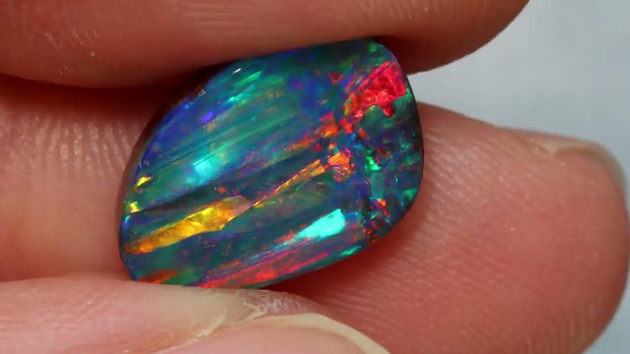 天然ボルダーオパール 3.16ct 【芸術的美遊色】 絶賛!!希少パターン 日