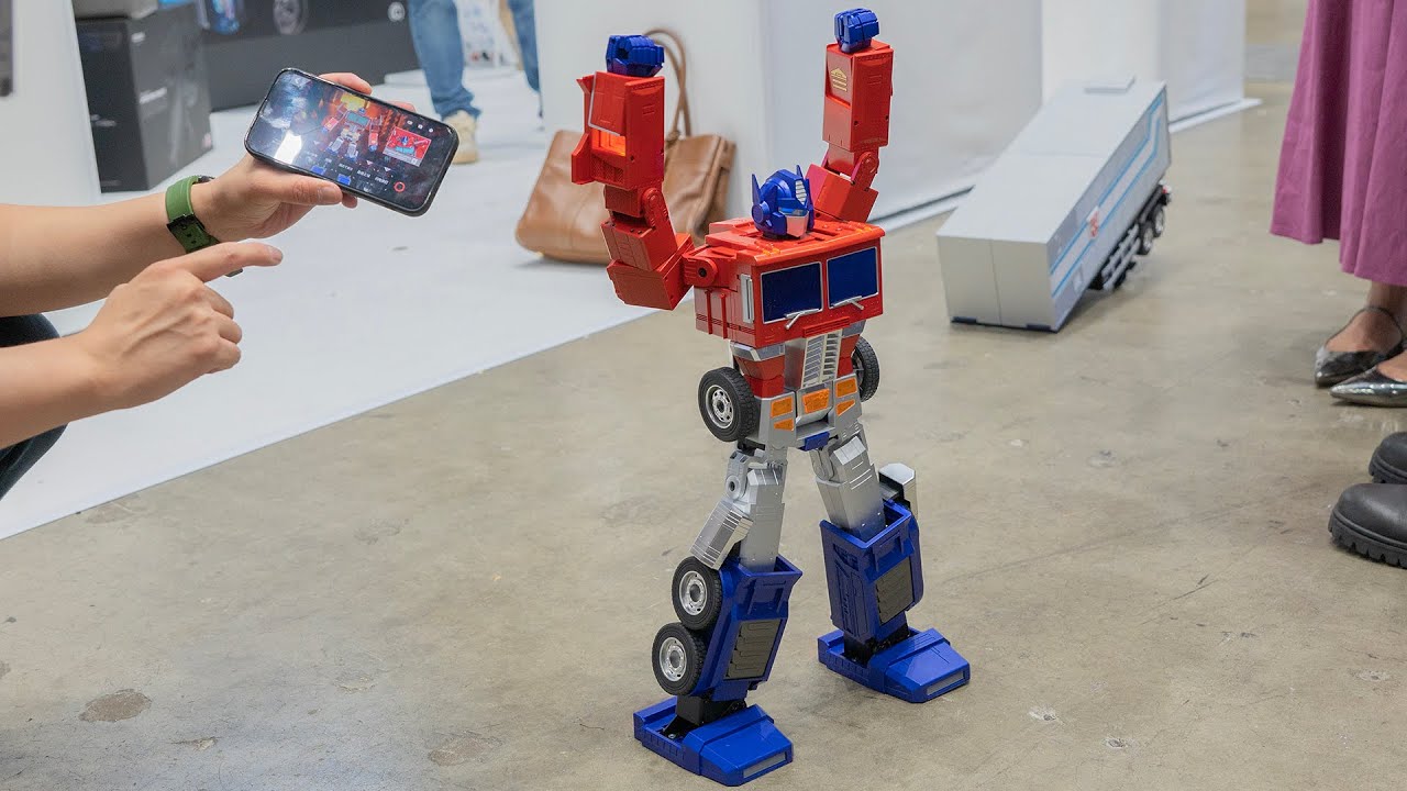Flagship Optimus Prime The methods to using Robosen Japan - YouTube