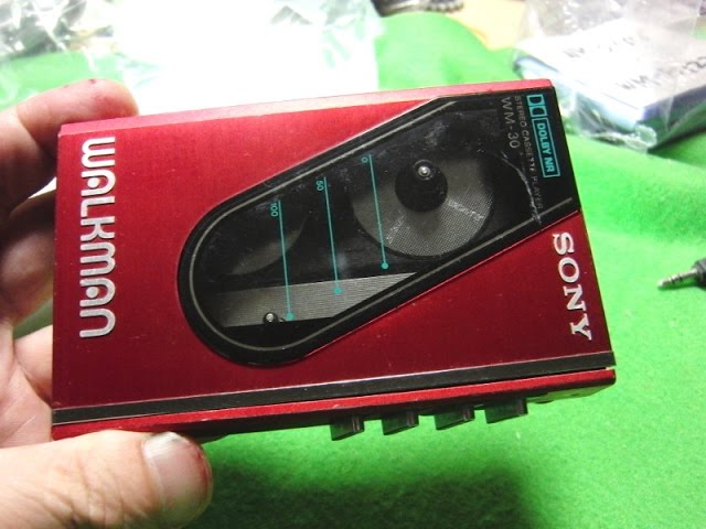 SONY 1984年 松田聖子のウォークマン WM-30（紹介編） - YouTube