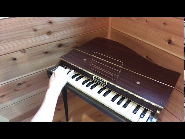 9.井上楽器製作所 グランドピアノ／ようこそ！トイピアノの世界へ