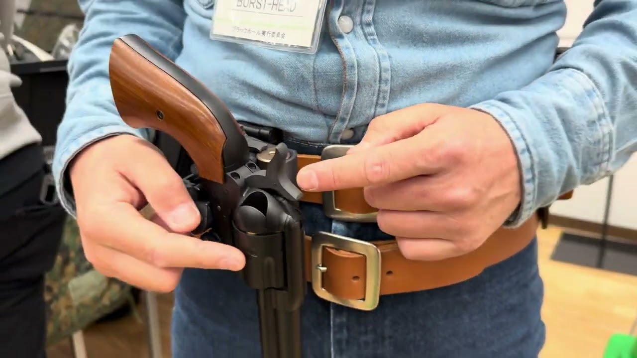 SAAに5秒で給弾！ BURST-HEAD「COLT SAA.45用Quickホルスター」 - YouTube