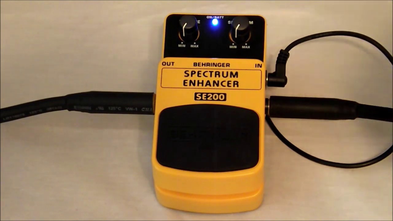 Behringer Spectrum Enhancer SE200 Effect Pedal and Demo - YouTube