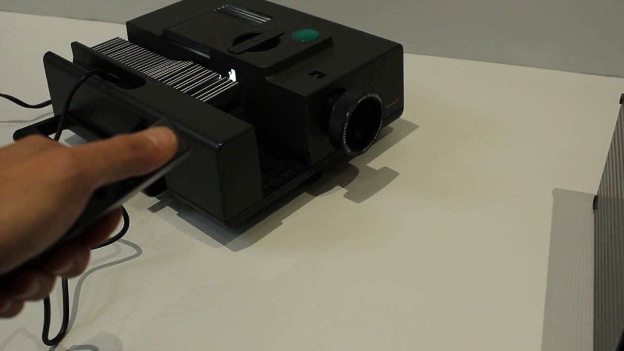 AGFA Diamator AF diaprojector - YouTube