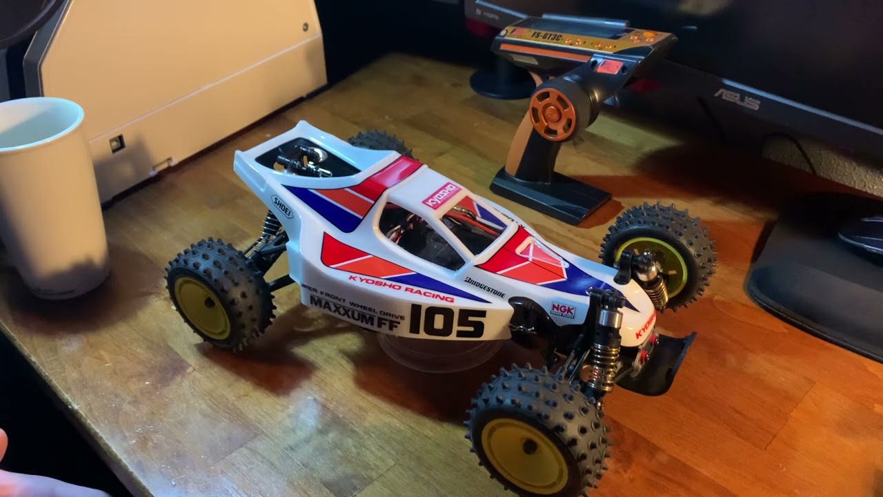 Kyosho Maxxum FF Ready for Prom Night! - YouTube
