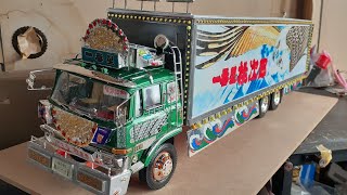 バンダイ1/20トラック野郎度胸一番星を組み立てる - YouTube