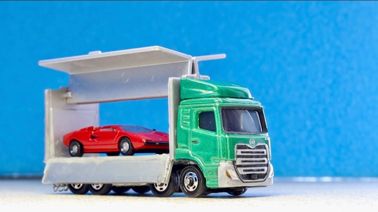トミカ クオン4軸ウイング車 Tomica] UD Quon 4-axle low-floor wing