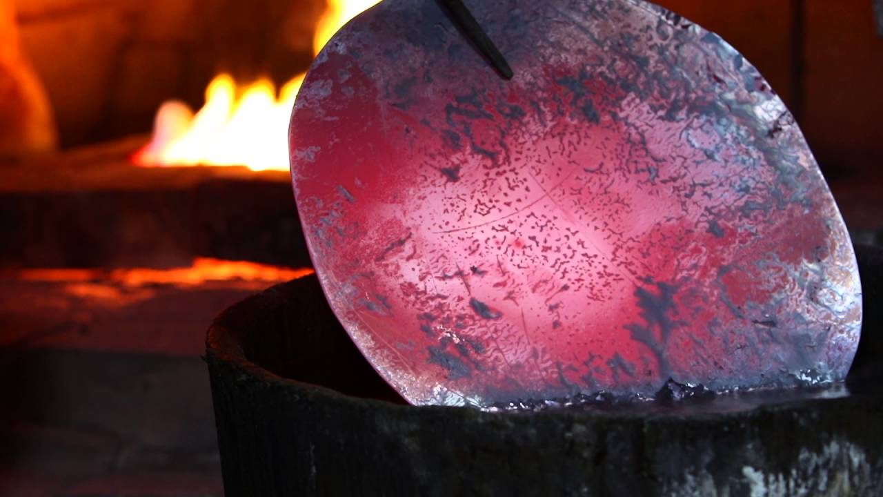 打つ。時を打つ。」無形文化財 鎚起銅器 玉川堂 - Gyokusendo - YouTube