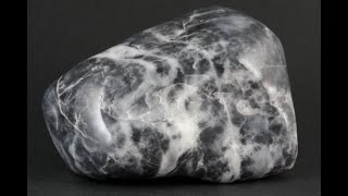 糸魚川産 黒翡翠 原石 磨き 285g : 天然石通販キラリ石 Yahoo!店