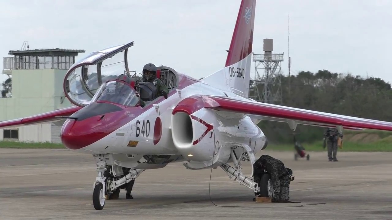 完成品 1/48 航空自衛隊 T-4 レッドドルフィン 全長30cm 航空自衛隊 T