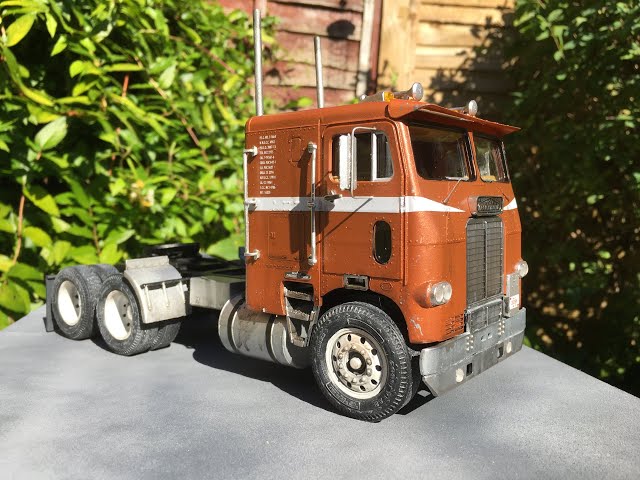 amt 1⁄25 ホワイト フレイトライナー AMT 1⁄25 ホワイトフレイト