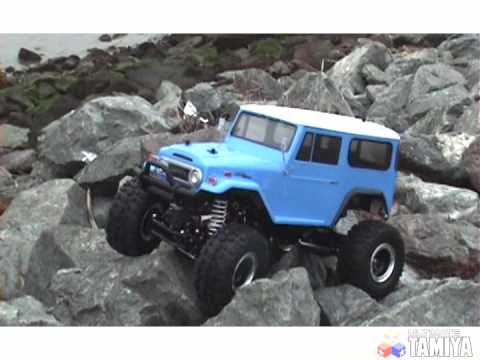 Tamiya CR-01 Toyota Land Cruiser FJ40 rock crawling - YouTube