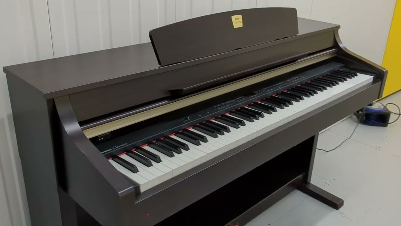 Yamaha Clavinova CLP-330 digital piano in dark rosewood finish