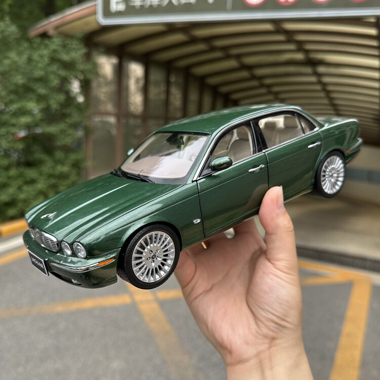 大人気 美品 希少】 1/18 ジャガー JAGUAR XJ XJ6 X350 大人気 美品