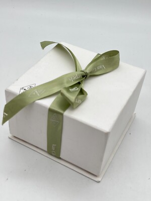 Van Cleef & Arpels genuine Pair Ring Jewelry box case Outer box