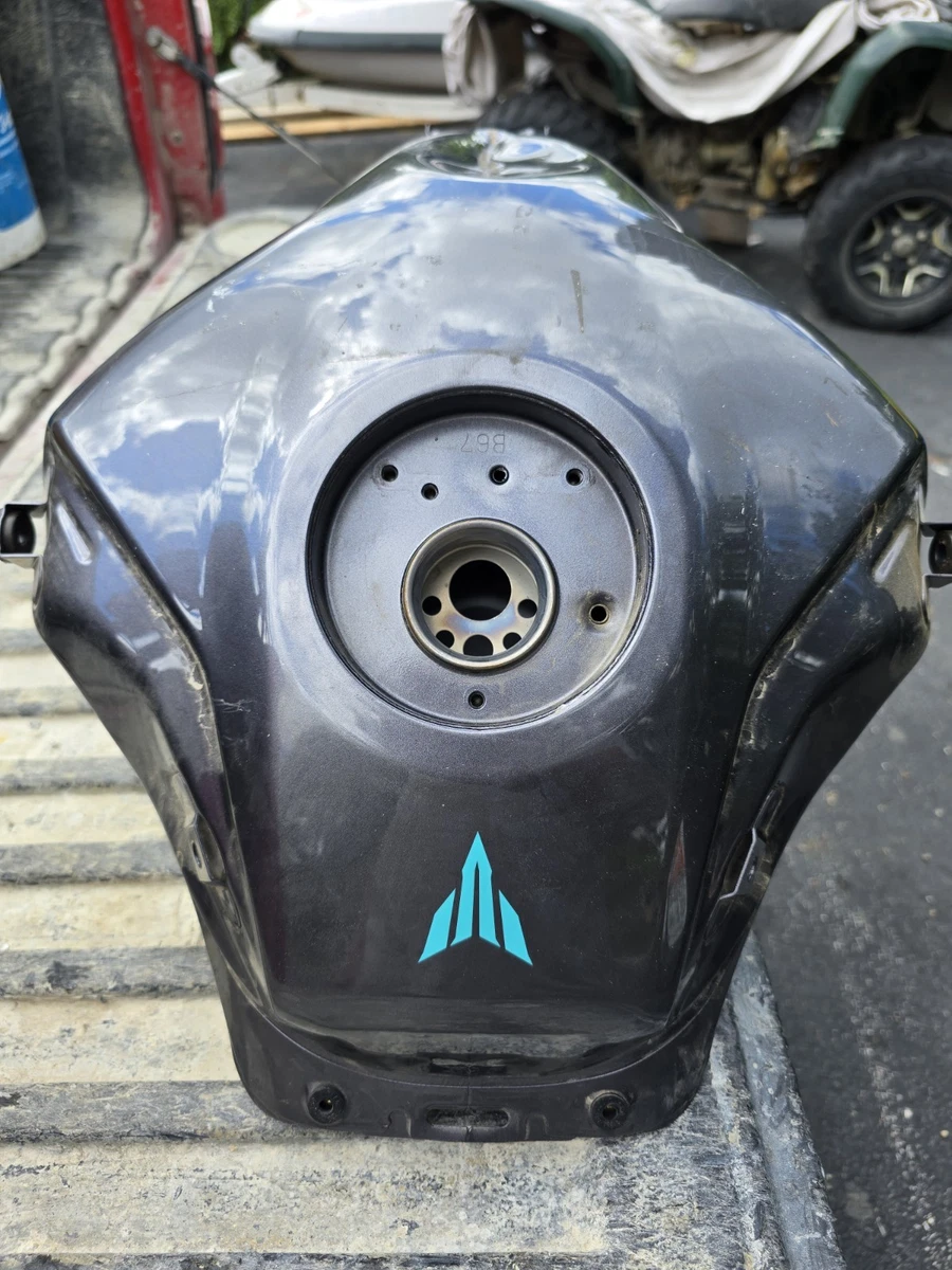 ヤマハ MT-10SP 22年モデル用タンク ヤマハ MT-10SP 22年モデル用タンク
