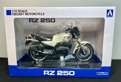 2025 Aoshima - Yamaha RZ250 Pearl White 1:12 Scale Diecast Bike | eBay