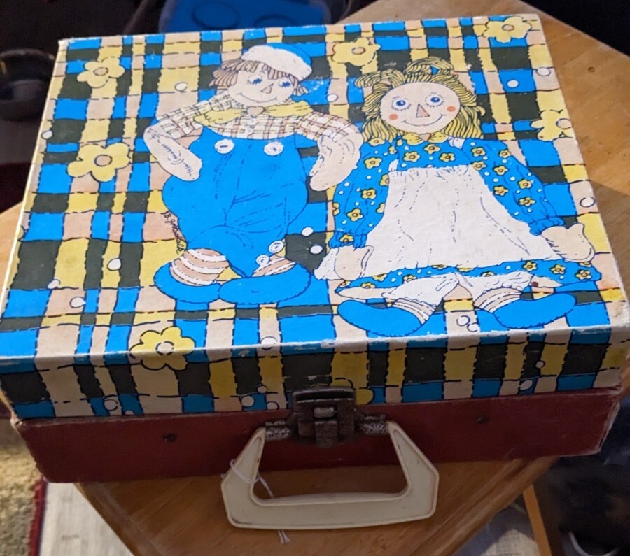 VTG Vanity Fair Childs Raggedy Ann & Andy Record Player Model 104