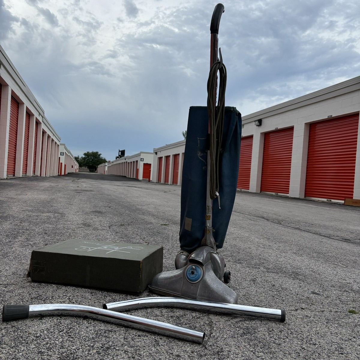 Rare Vintage Royal Adjust-O-Rite Model 801 Metal Upright Vacuum