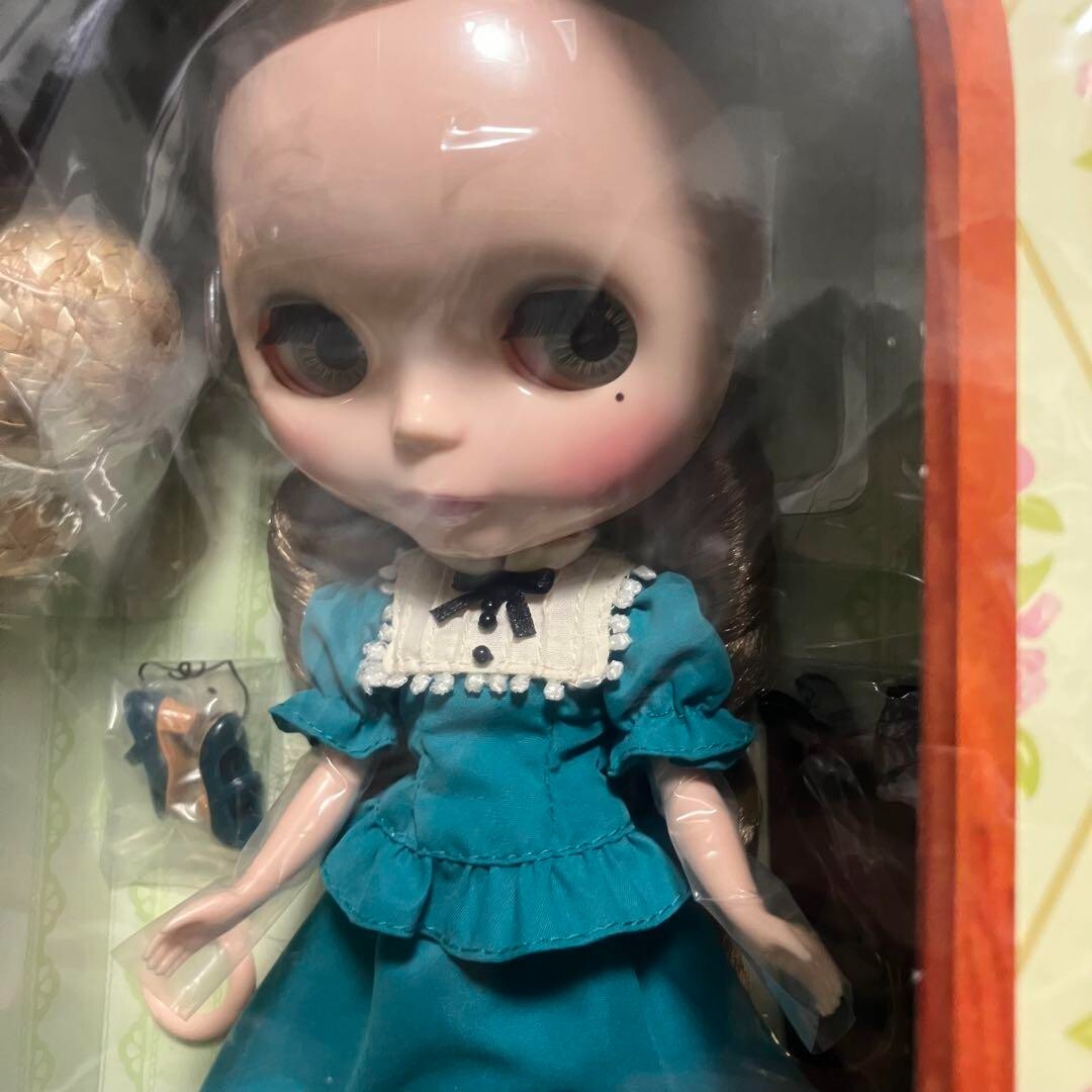 Neo Blythe Very Vicky Fashion Doll TAKARA TOMY With Unopened Box