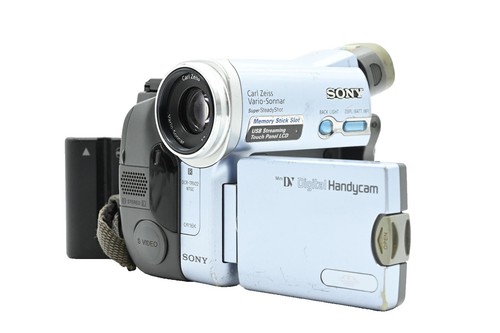 SONY DCR-PC100 Digital Handycam Camcorder miniDV Video Camera
