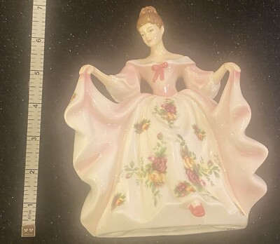 ROYAL DOULTON PRETTY LADIES KATHRYN HN4948 FIGURINE OLD COUNTRY