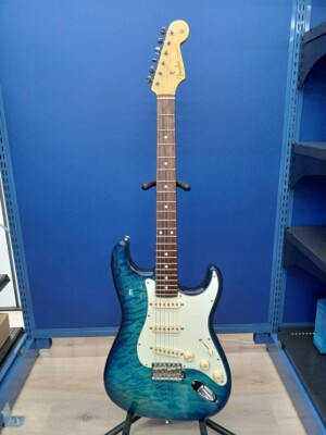 Fender Japan ST62-QT Quilted Top Stratocaster Guitar Blue Sunburst